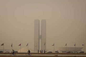 Brasília amanhece encoberta por fumaça causada por incêndios florestais dos últimos dias     -  (crédito:  Marcelo Camargo/Agência Brasil)