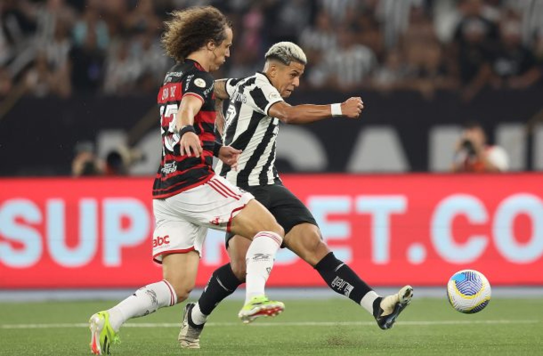 Martins deixa David Luiz na saudade. Botafogo atropela  -  (crédito: Foto: Vitor Silva/Botafogo)