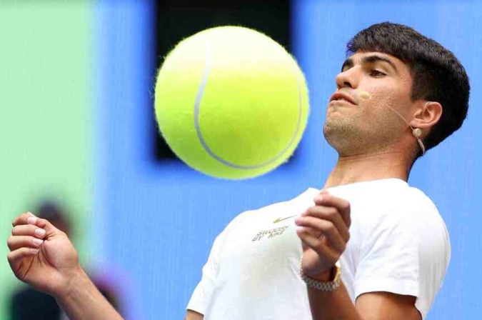 Craque das quadras, Alcaraz esbanjou talento futebolístico durante evento de divulgação do US Open -  (crédito: Jamie Squire/AFP)