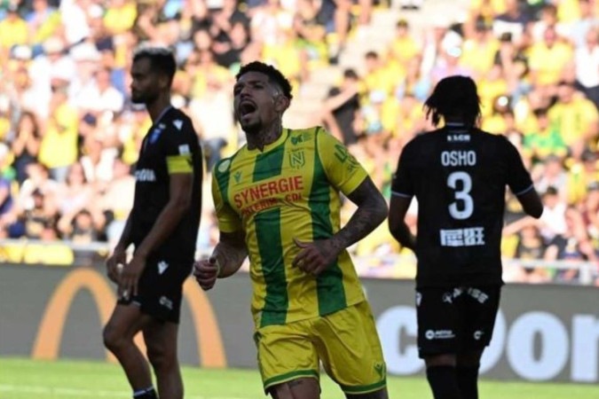 Douglas comemora primeira vitória do Nantes na atual edição do Campeonato Francês -  (crédito: Foto: Divulgação / Nantes)