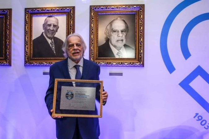 Cacalo certamente foi o mais querido presidente do Grêmio. Clube, torcida e jogadores prestaram homenagens ao dirigente, que morreu neste sábado, aos 73 anos -  (crédito: Divulgação / GFBPA)