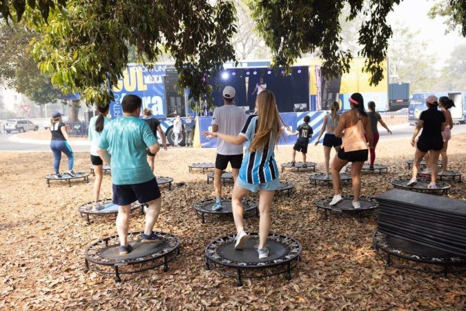 Sesc-DF levou música e esporte para o Eixão do Lazer por meio da Carreta Palco -  (crédito: Thiago Sabino / Sesc-DF)