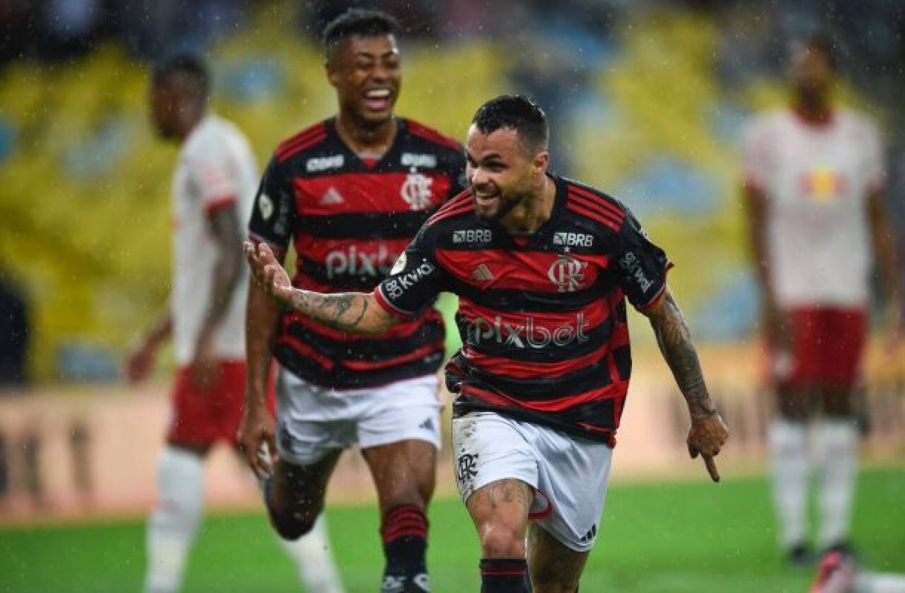 Michael corre para comemorar o seu gol, o primeiro do Flamengo sobre o Bragantino -  (crédito:  Foto: Marcelo Cortes / Flamengo)