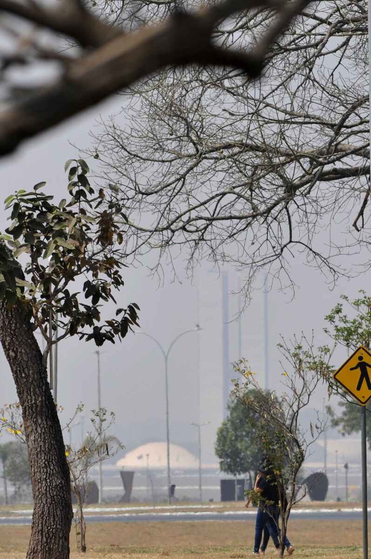  Ciclone causa massa de ar seco e quente e a mantém estável