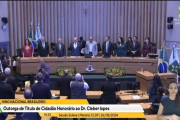 Cerimônia de outorga do título de cidadão honorário de Brasília ao advogado Cleber Lopes -  (crédito: Reprodução CLDF)