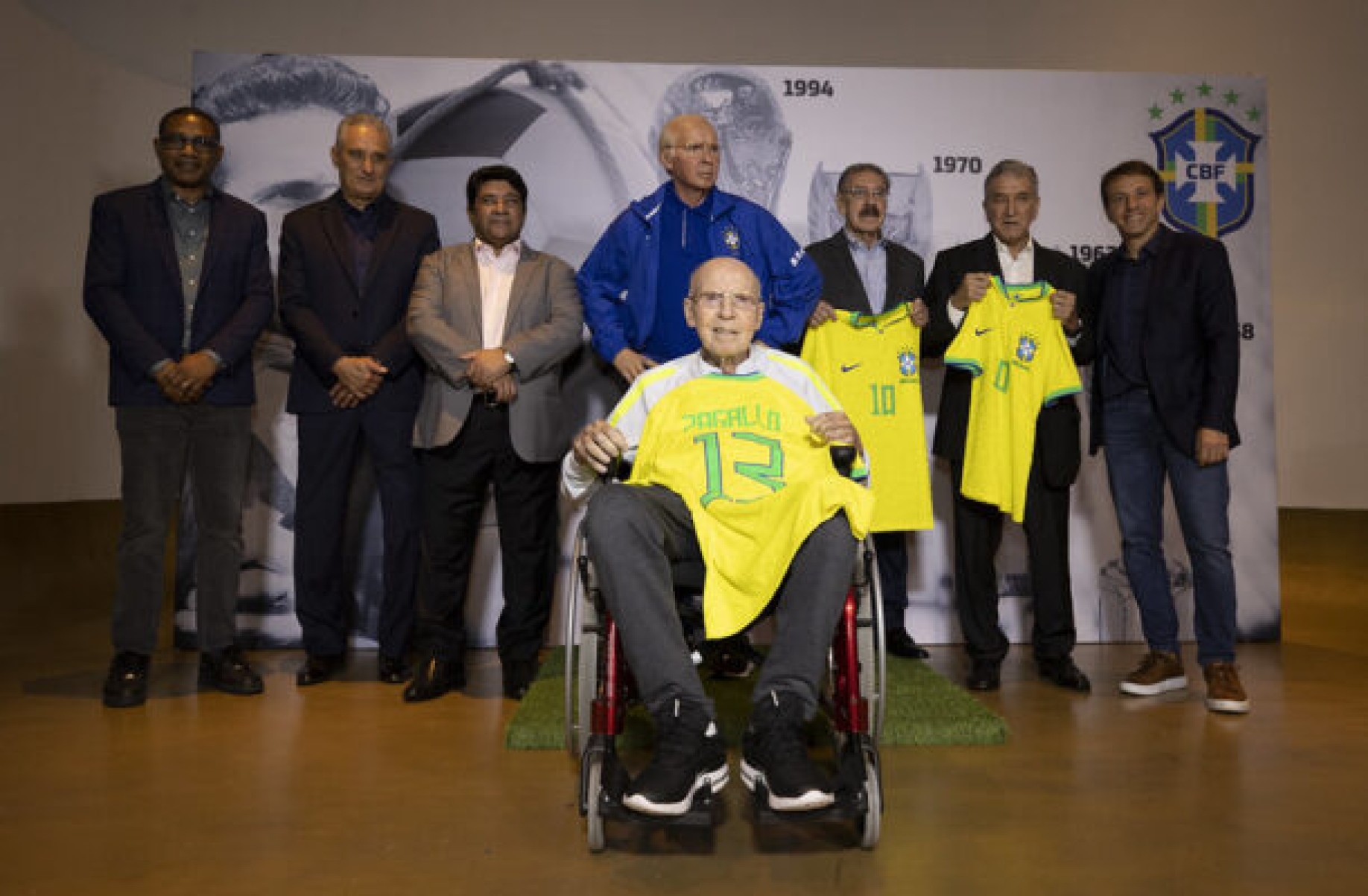 Zagallo em registro de momento ao lado de seus familiares -  (crédito:  Lucas Figueiredo/CBF)