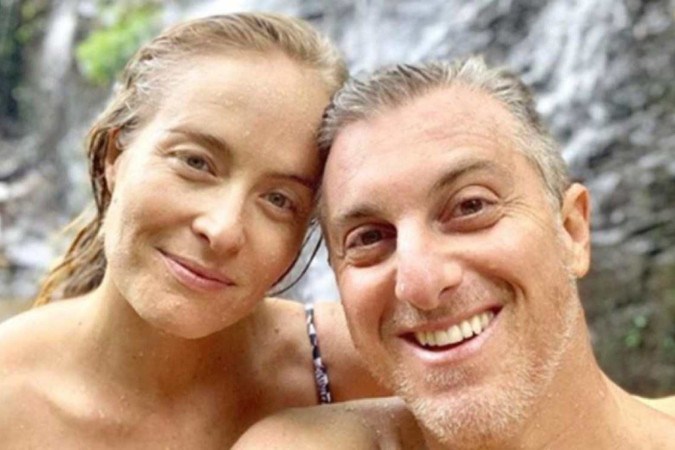 Luciano Huck fica sem graça ao falar o nome da esposa  -  (crédito: Instagram Angélica )