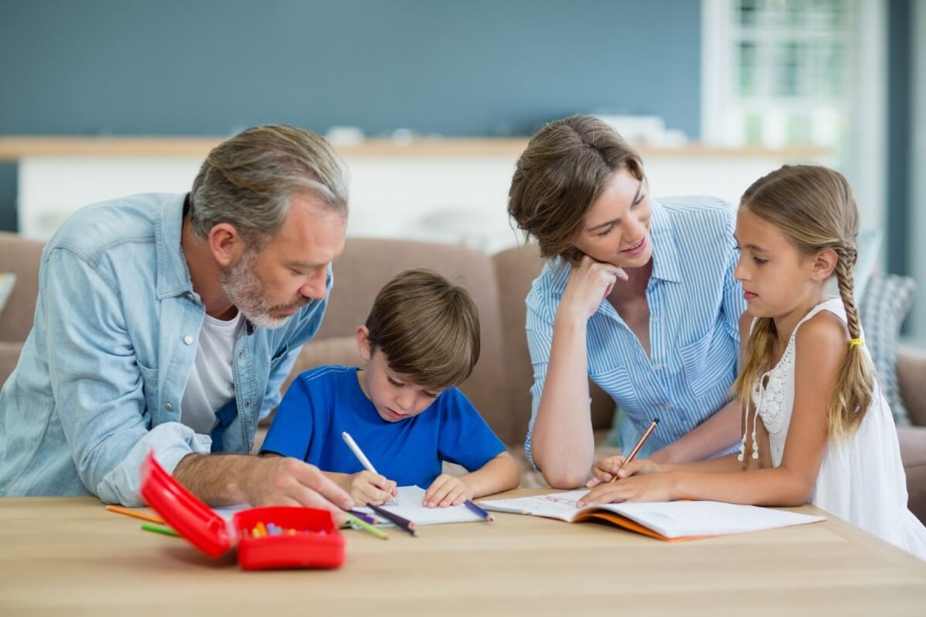 Educação positiva favorece o desenvolvimento das crianças (Imagem: WBMUL | Shutterstock)  -  (crédito: EdiCase)