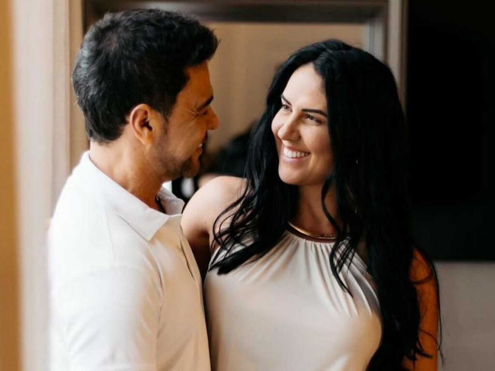 Zezé Di Camargo realiza casamento de surpresa com Graciele Lacerda durante chá revelação