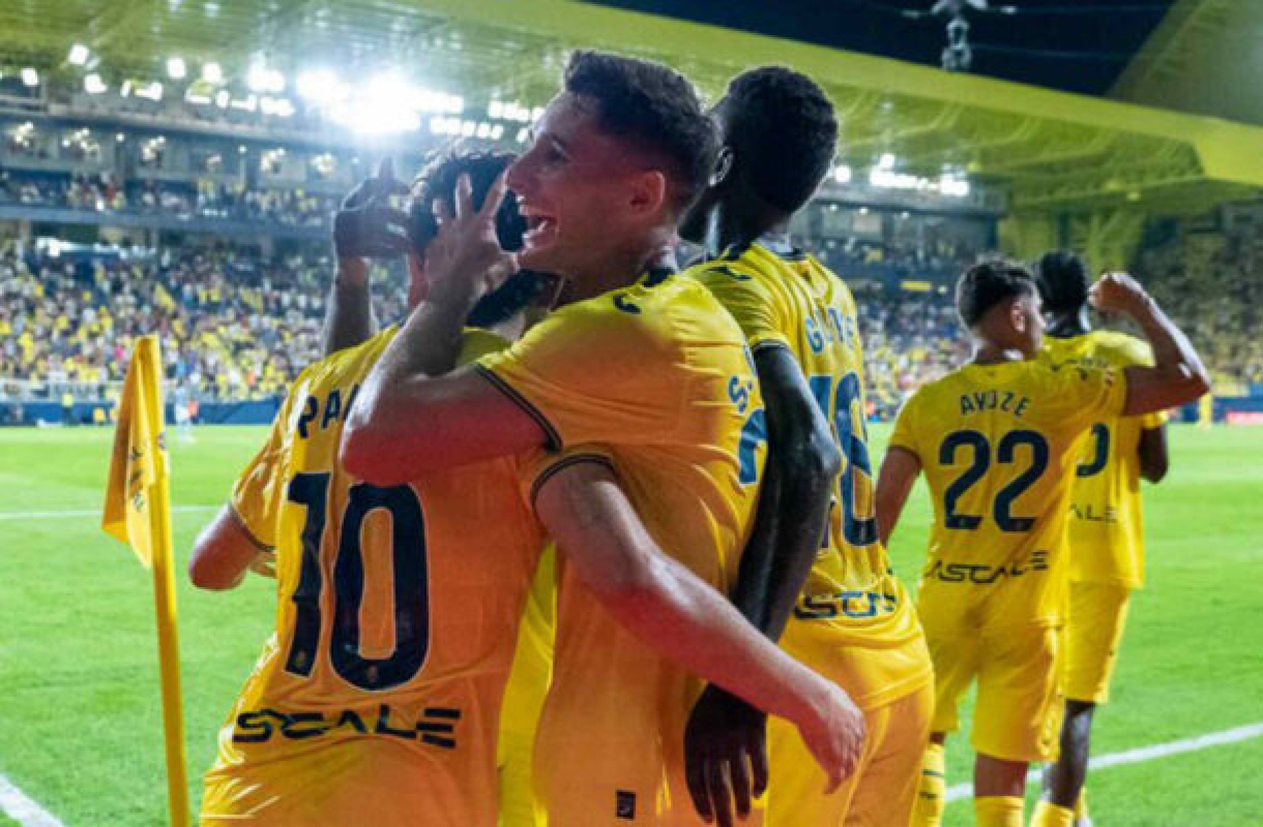 Jogadores do Villarreal comemoram um dos gols da vitória sobre o Celta de Vigo -  (crédito: Foto: Divulgação/Villarreal)