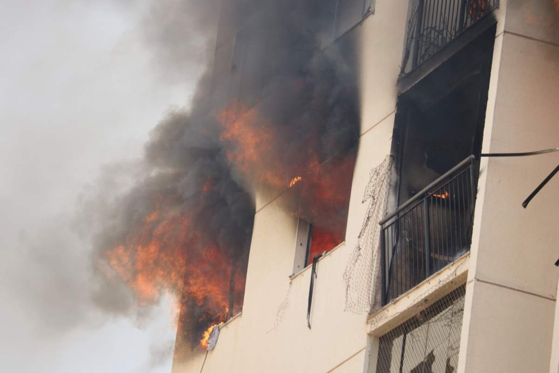  Incêndio no Edifício Parque das Árvores, Bloco E, Valparaíso. 27 de Agosto de 2024.