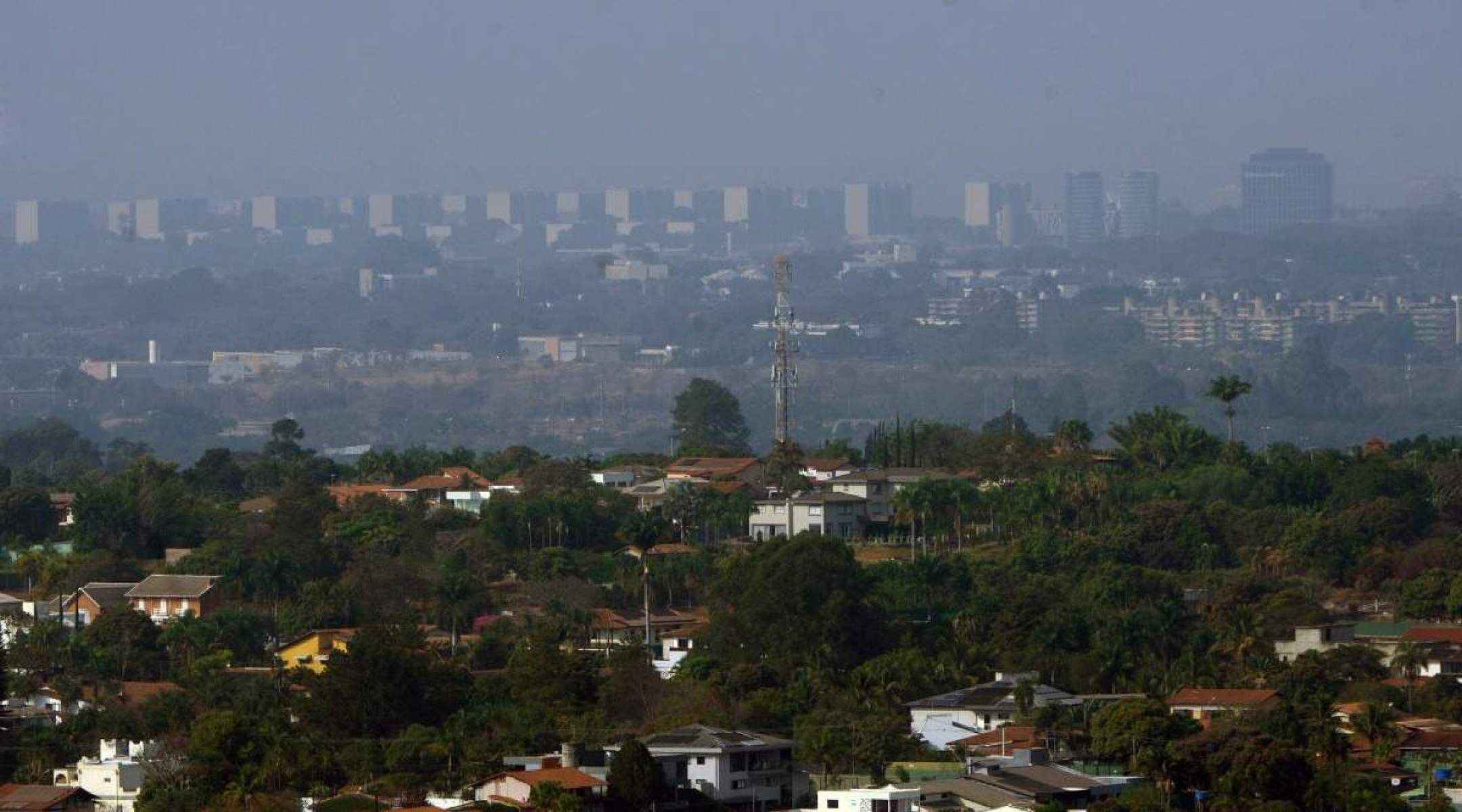 Mais da metade do Brasil está coberto por fumaça de incêndios florestais