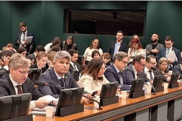 Deputados bolsonristas ocupam a primeira fila da CCJ e atuam a favor do pacote de retaliação ao STF -  (crédito: Evandro Éboli/CB Press)