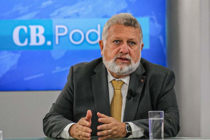  CB.Poder recebe Carlos Vieira Fernandes, presidente da Caixa Econômica Federal. Na bancada: Denise Rothenburg e Carlos Alexandre de Souza. -  (crédito:  Kayo Magalhães/CB/D.A Press)