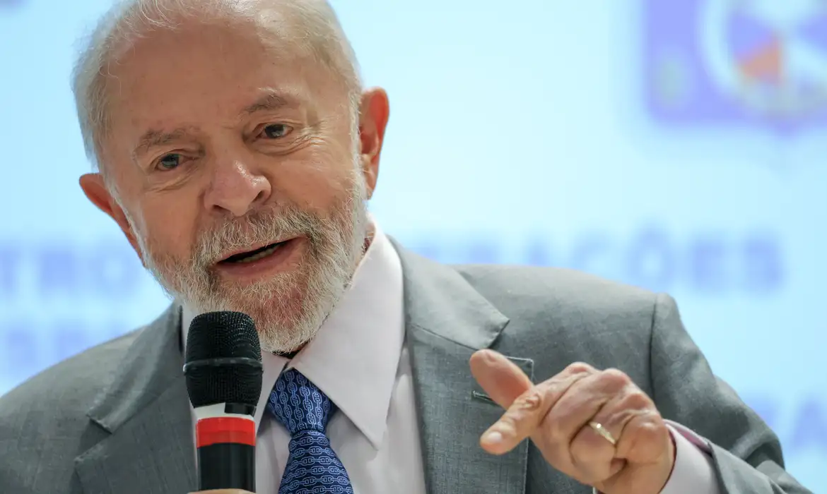 Lula também aproveitou a ocasião para criticar o mercado, afirmando que o mesmo fica 