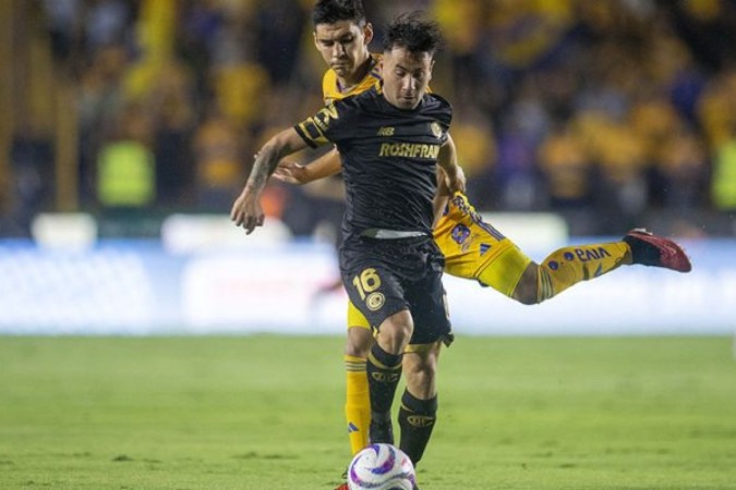 Jean Meneses em jogo do Toluca contra o Tigres  -  (crédito: Foto:  JCA/AFP via Getty Images)