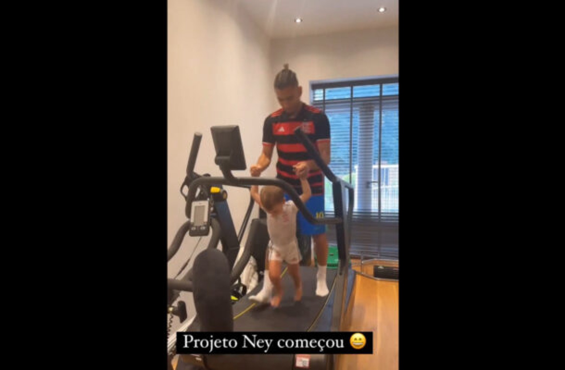 Vestido de Flamengo, Andreas Pereira brinca com ‘projeto Ney’ nas redes sociais