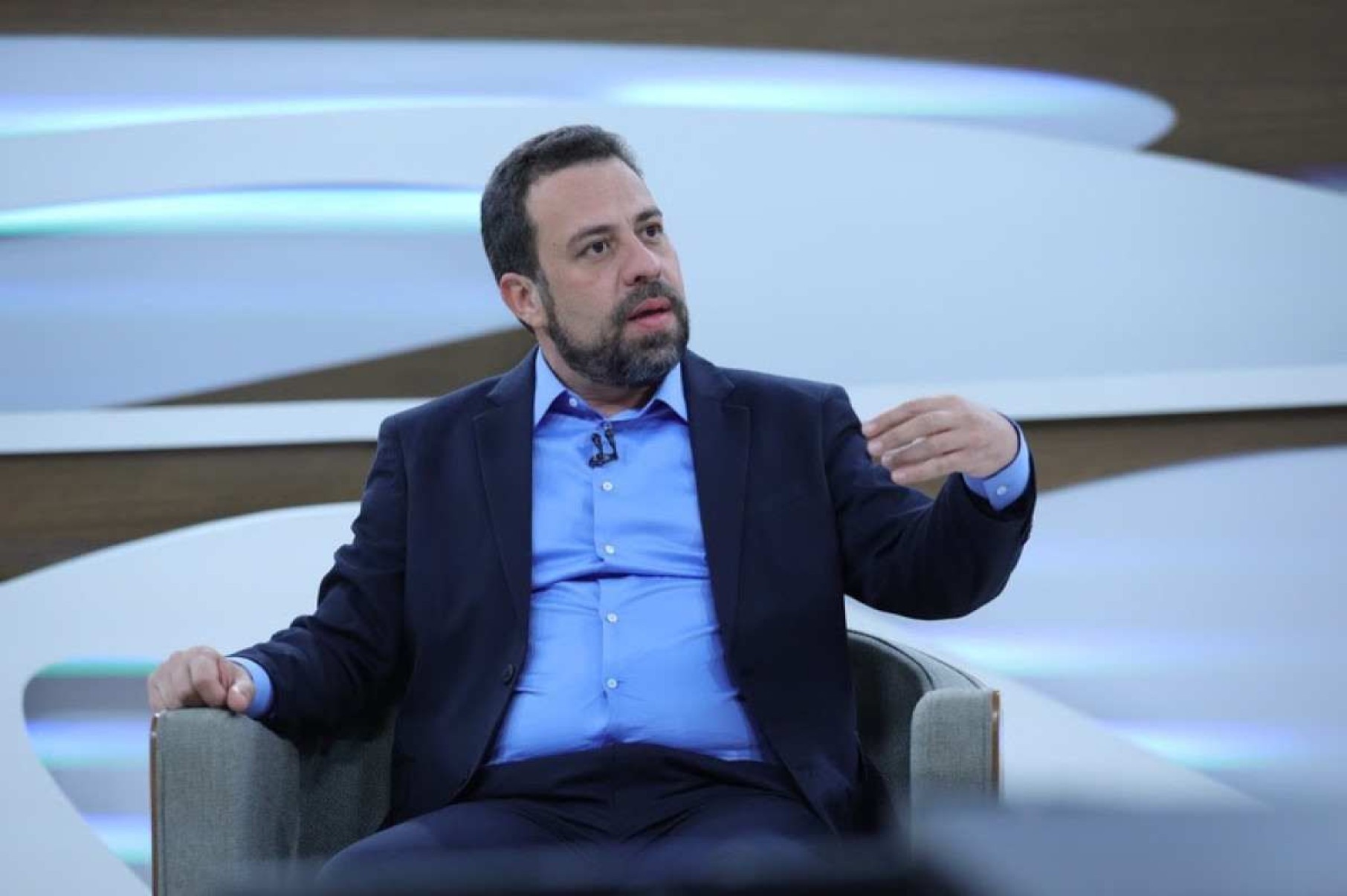 Boulos pede investigação contra candidato que assoprou farinha no rosto dele