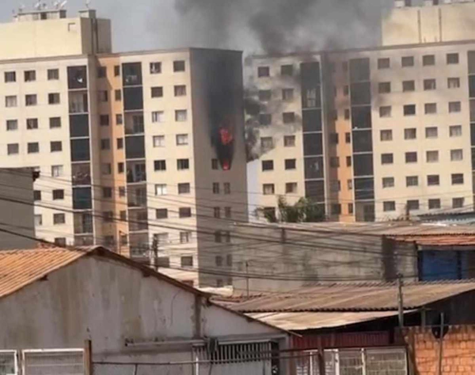 Três pessoas morreram em incêndio em prédio residencial em Valparaíso de Goiás