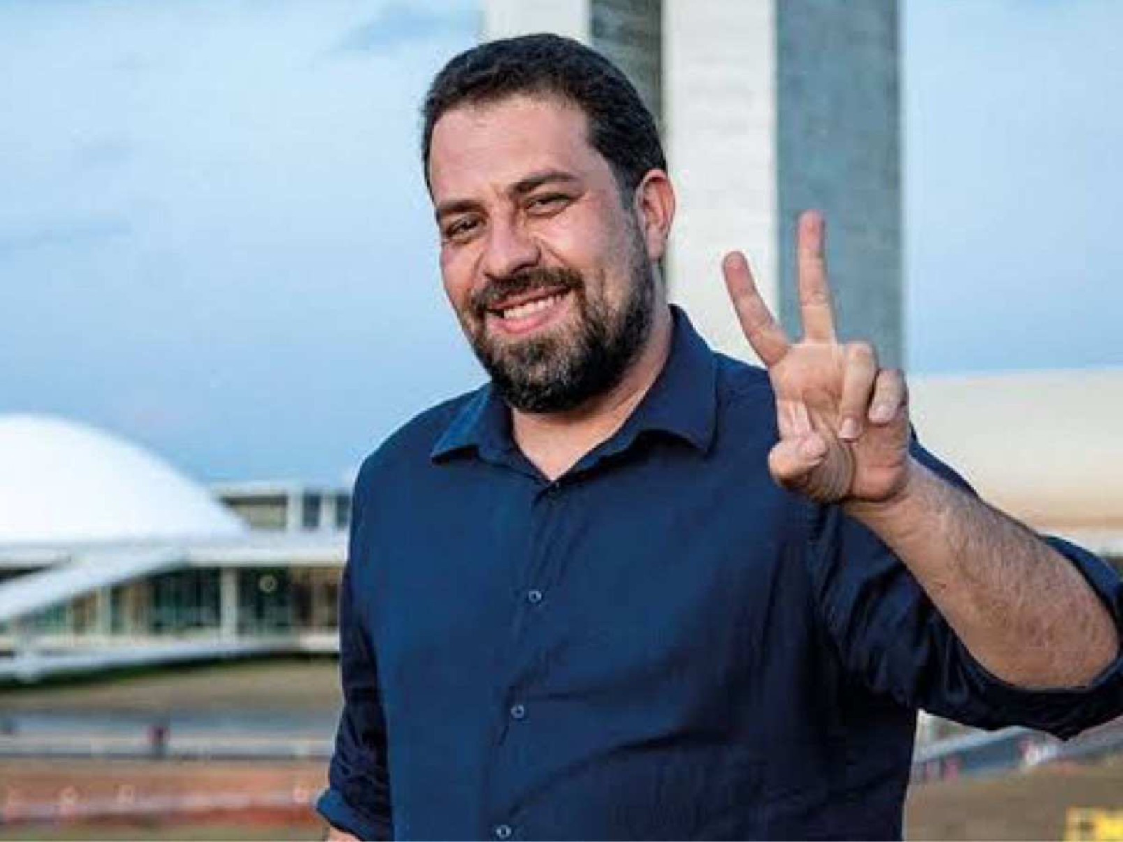 Boulos é massacrado após adaptar hino nacional com linguagem neutra