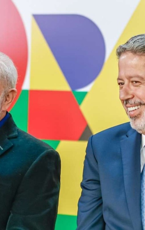 Presidente da República, Luiz Inácio Lula da Silva, durante a cerimônia de assinatura de Sanção do Projeto de Lei de Conversão (PLV) no 15/2023, que estabelece a política de valorização permanente do salário mínimo, no Palácio do Planalto. Na foto, Presidente Lula e o Presidente da Câmara dos Deputados, Arthur Lira. Brasília - DF. -  (crédito: Ricardo Stuckert/PR — 28/8/23)