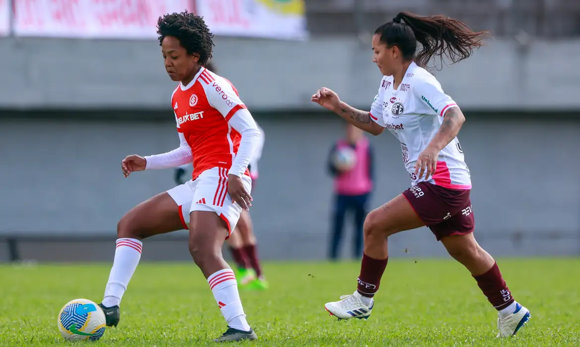 Brasileiro Feminino: Ferroviária e Inter disputam vaga nas semifinais -  (crédito: EBC)