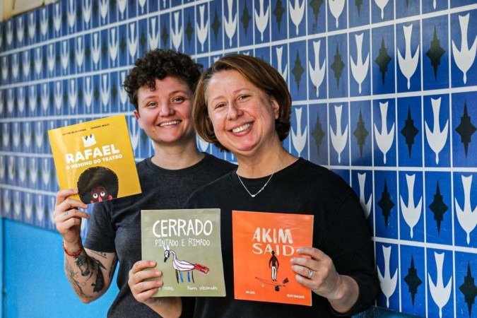 Ao fundo, a supervisora pedagógica Milena Fernandes e à frente, Janaína Gusmão, diretora do CEFAB