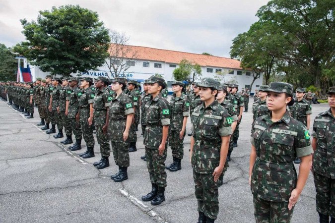 Mulheres ocupam apenas postos de oficiais e subs. Entram por concurso ou são egressas das escolas militares -  (crédito: Divulgação/Exército Brasileiro)