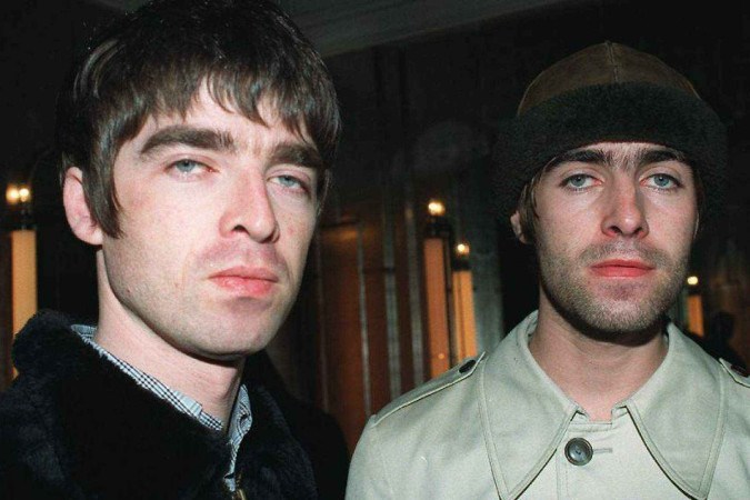 A banda Oasis fotografada em 1996, da esquerda para a direita: Alan White, Paul 'Bonehead' Arthurs, Liam Gallagher, Paul McGuigan e Noel Gallagher -  (crédito: Getty Images)