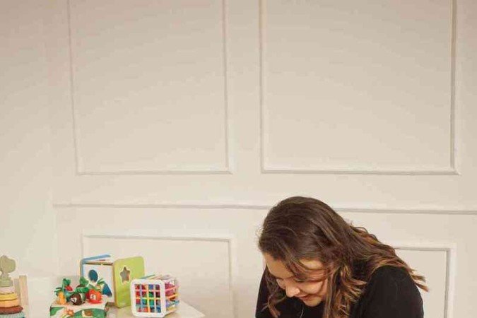 Os simples atos de encostar, sentir o pelo, o cheiro ou o peso do corpo de Kobe regulam a ansiedade de Amanda. 