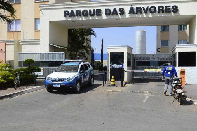 A polícia científica retornou ao local na manhã desta quarta-feira (28/8) para dar continuidade aos trabalhos de perícia -  (crédito: Marcelo Ferreira/CB/D.A Press)