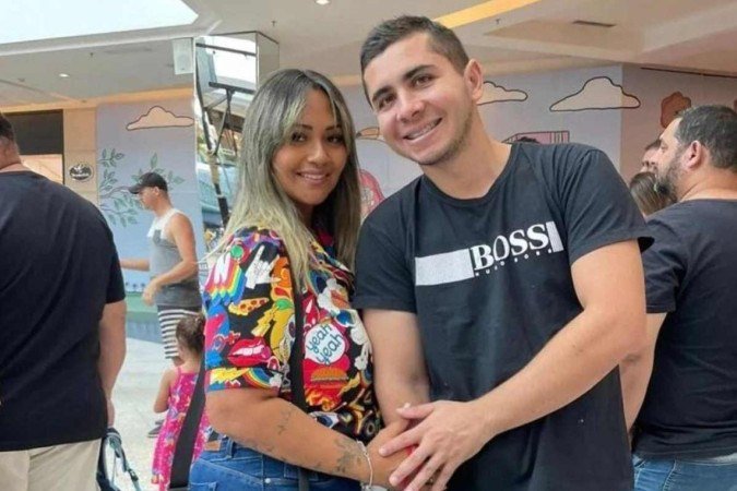 Os corpos de Graciane, do marido e do bebê foram encontrados ao solo - (crédito: Redes sociais) Os corpos de Graciane, do marido e do bebê foram encontrados ao solo - (crédito: Redes sociais)