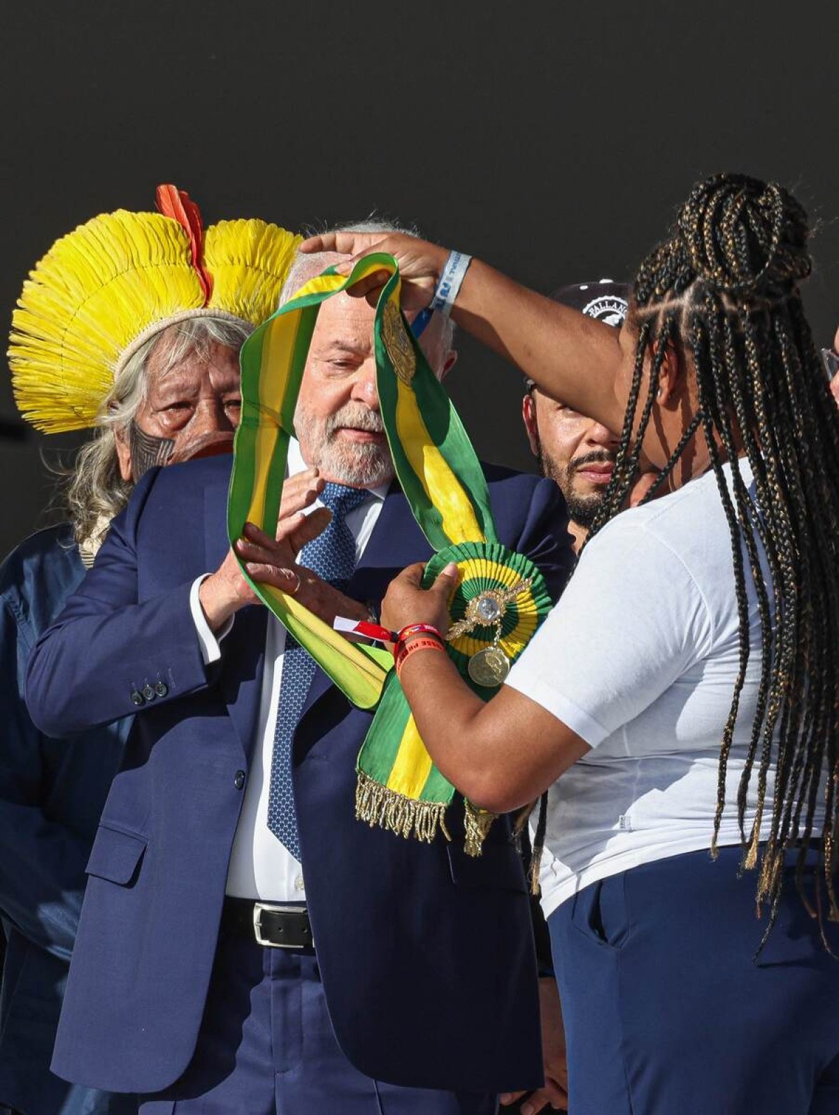 Aline foi escolhida como uma das pessoas a passar a faixa presidencial para Lula