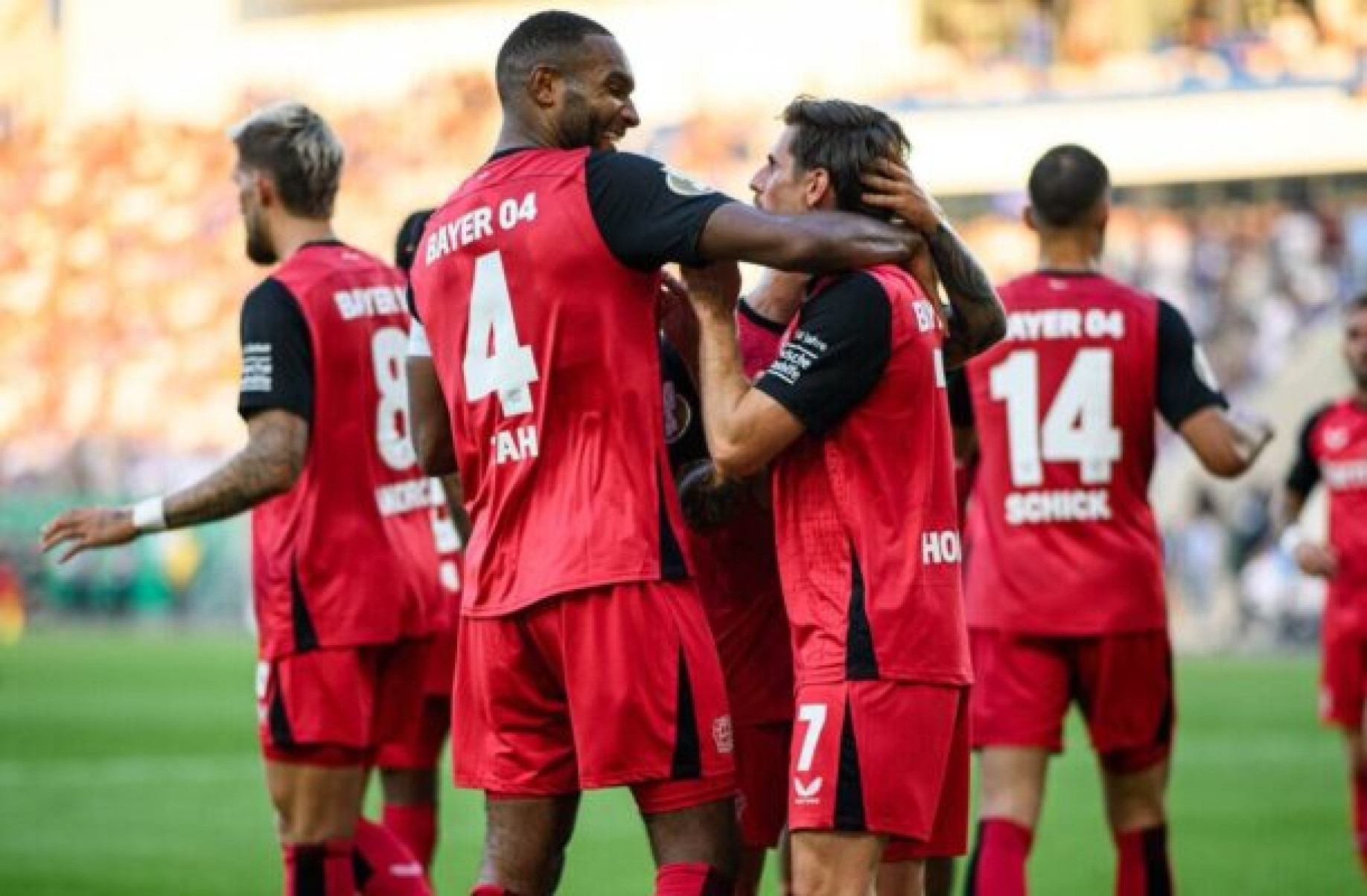 Leverkusen sua, mas vence e avança na Copa da Alemanha