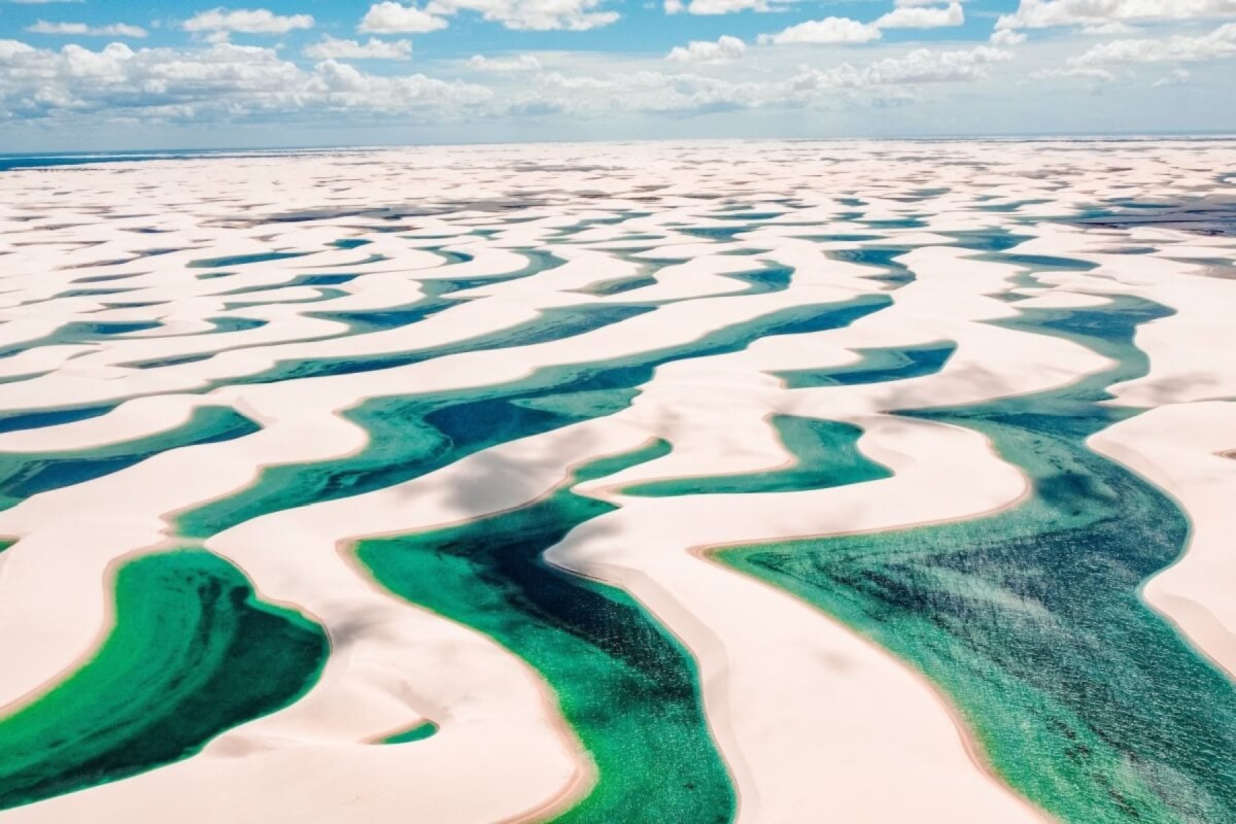 Dunas vastas e lagoas azuis fazem dos Lençóis um destino inesquecível (Imagem: Wilson Santos Marques | Shutterstock) -  (crédito: EdiCase)