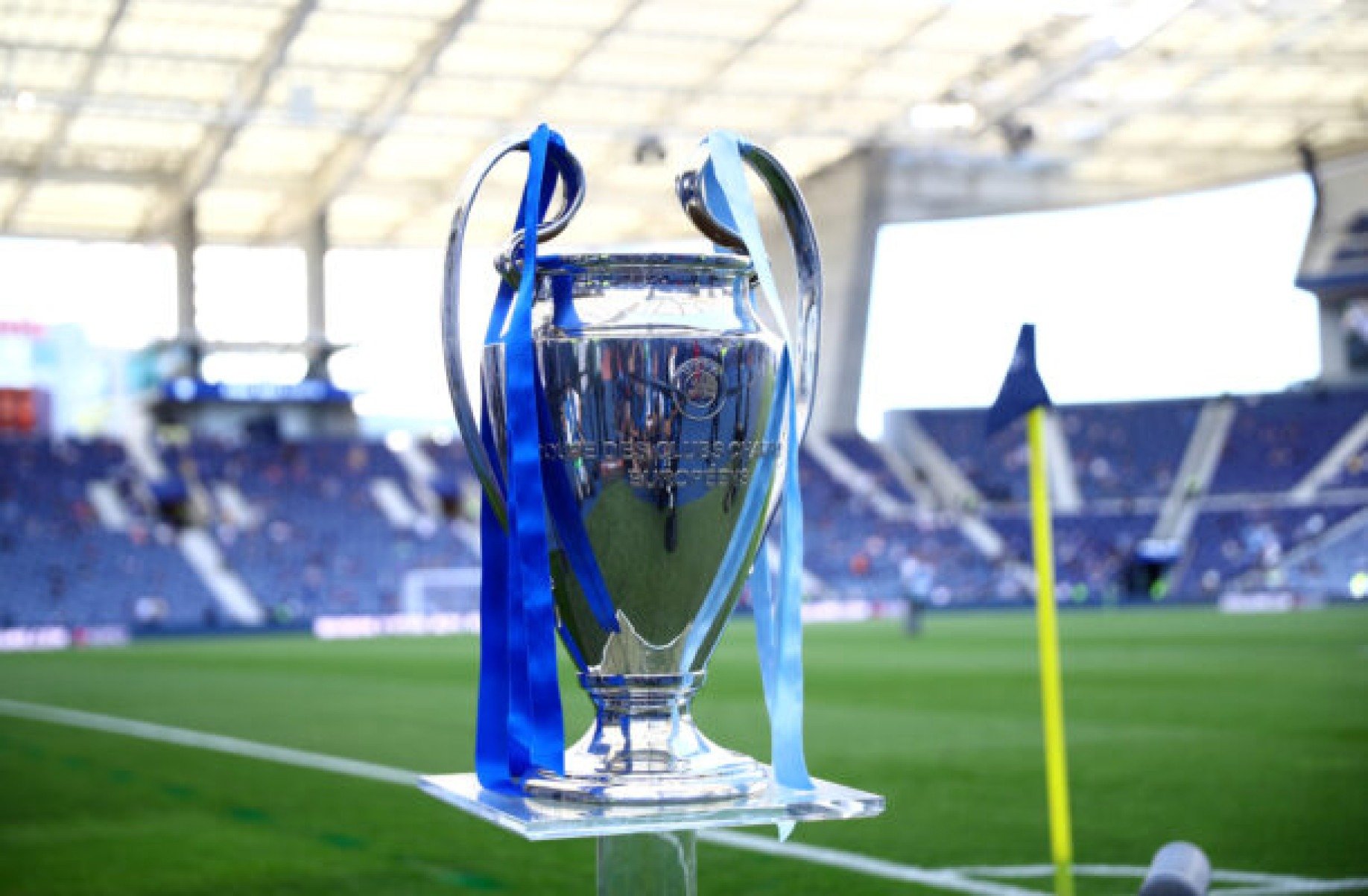  PORTO, PORTUGAL - MAY 29: The UEFA Champions League trophy is seen ahead of the UEFA Champions League Final between Manchester City and Chelsea FC at Estadio do Dragao on May 29, 2021 in Porto, Portugal. (Photo by Carl Recine - Pool/Getty Images)
      Caption  -  (crédito:  Getty Images)