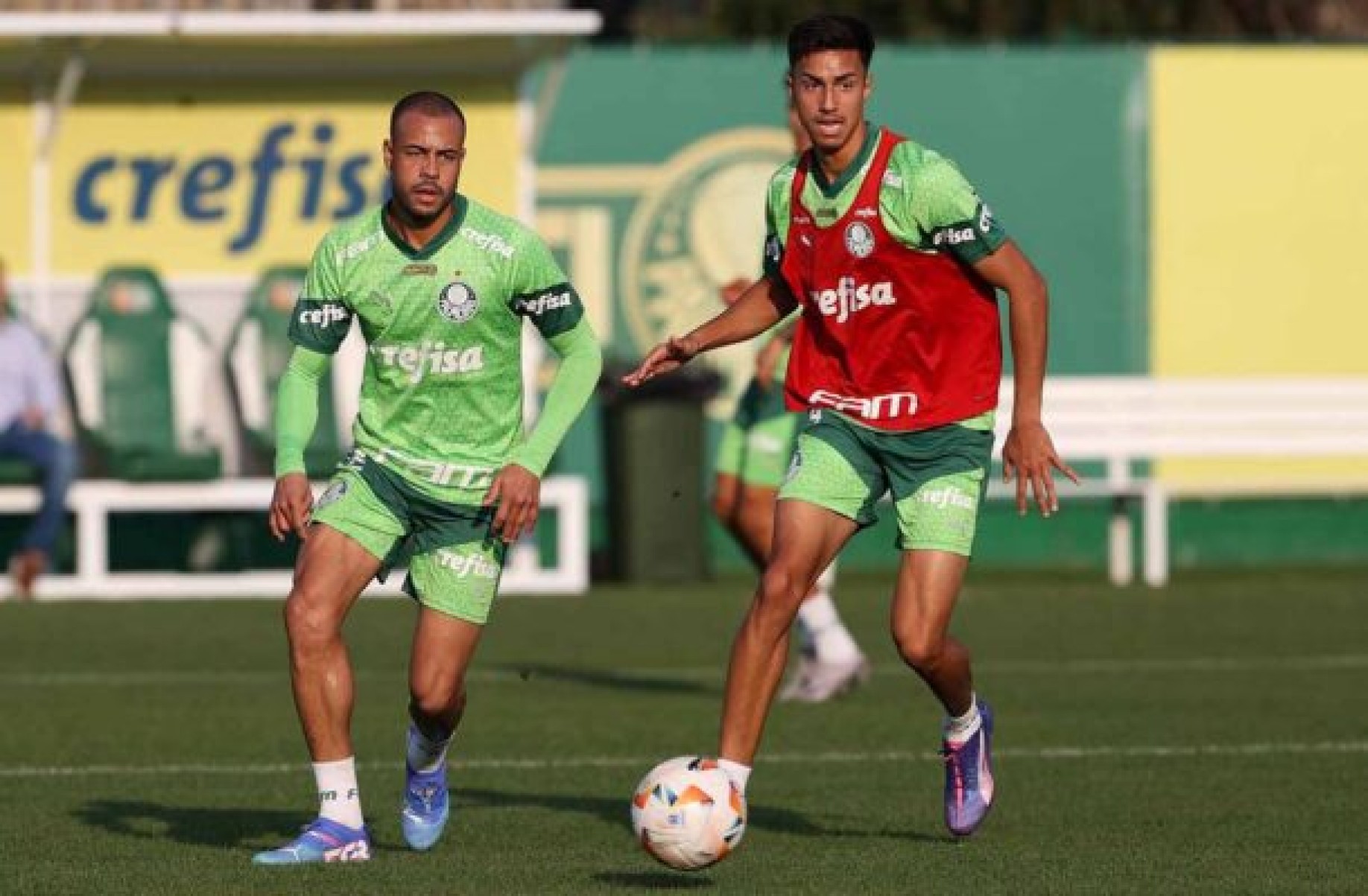 Palmeiras confirma lesão em Mayke e em Vitor Reis