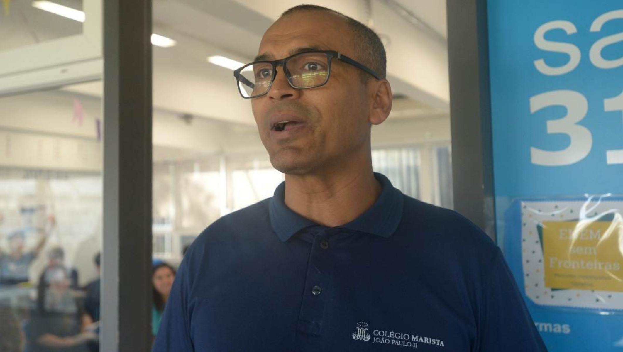 Para o professor Rômulo Dumell, os próprios estudantes perceberam que a restrição  do celular pode otimizar a concentração na aula