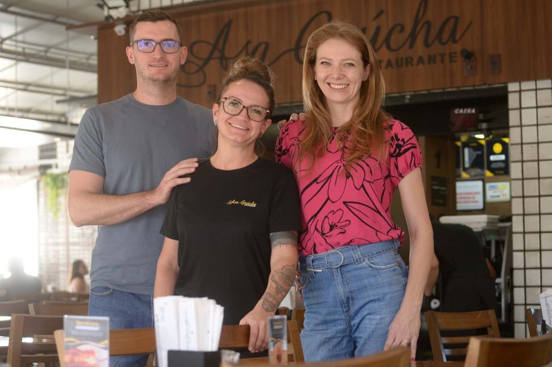  Artur Werlang, Juliana Werlang e Alana Werlang, respectivamente, tocam o Asa Gaúcha