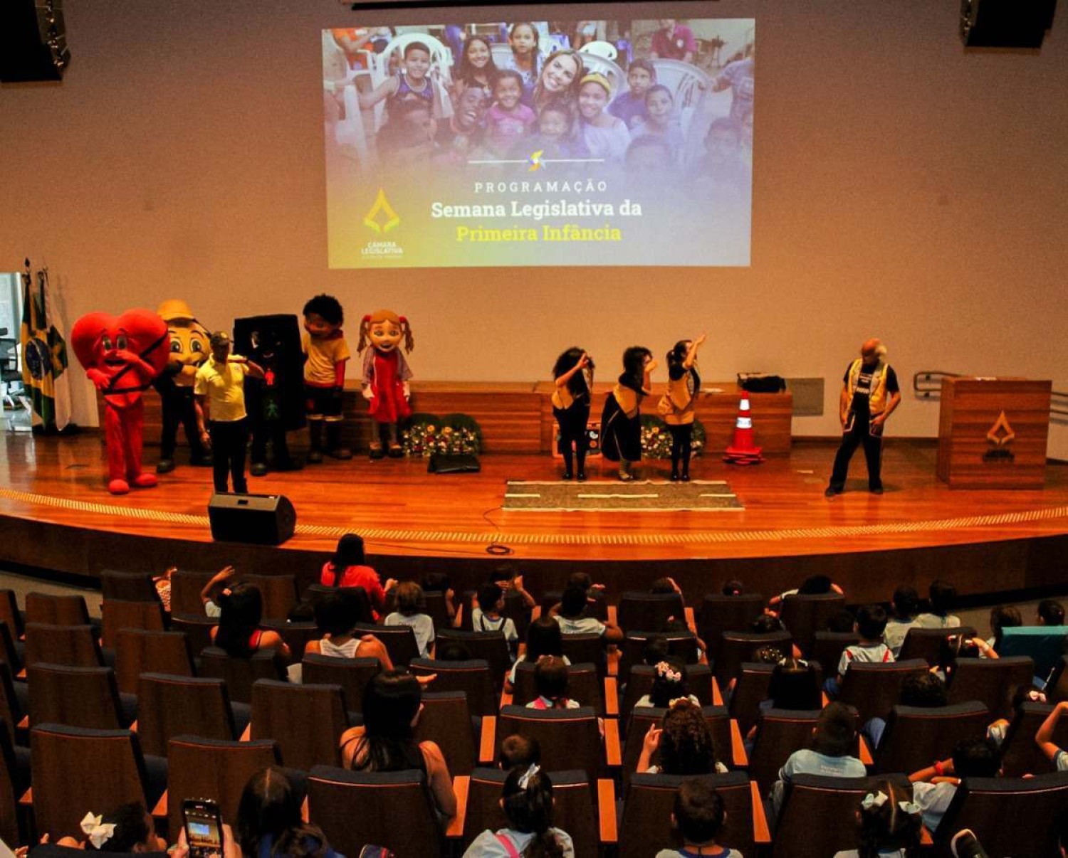 Encerramento contou com peça teatral dos bonecos do Detran-DF