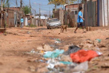 Bairro Santa Luzia, na Estrutural -  (crédito:  Ed Alves/CB/DA.Press. Cidades. Familia em situa....o de Pobreza extrema - Bairro Santa Luzia - Estrutural. )