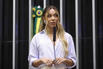 Erika Hilton é eleita a melhor deputada federal do Brasil em 2024 -  (crédito: Zeca Ribeiro / Câmara dos Deputados)