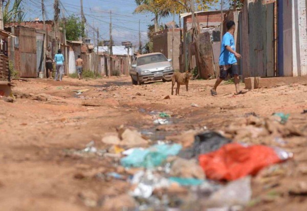  Ed Alves/CB/DA.Press. Cidades. Familia em situa....o de Pobreza extrema - Bairro Santa Luzia - Estrutural. 