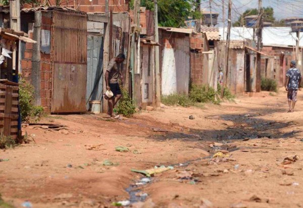  Ed Alves/CB/DA.Press. Cidades. Familia em situa....o de Pobreza extrema - Bairro Santa Luzia - Estrutural. 