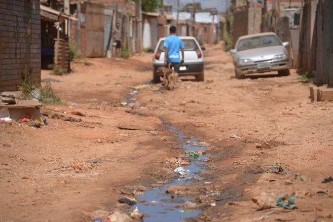 Moradores do assentamento Santa Luiza também reclamam da falta de saneamento básico, asfalto e transporte -  (crédito: Fotos: Ed Alves/CB/DA.Press)