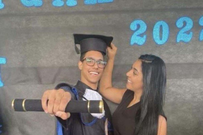 Lucilene Sales está satisfeita com o aprendizado do filho, Luís Antônio, no CEF 03 de Sobradinho