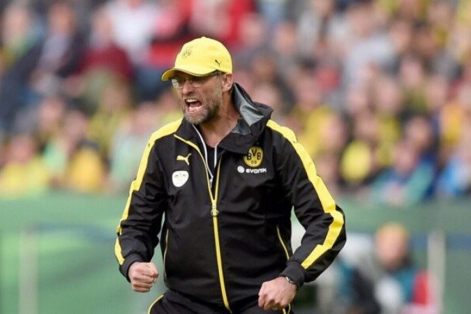 Dortmund's head coach Juergen Klopp reacts during the German Cup DFB Pokal final football match between BVB Borussia Dortmund and VfL Wolfsburg at the Olympic Stadium in Berlin on May 30, 2015. AFP PHOTO / PATRIK STOLLARZ (Photo credit should read PATRIK STOLLARZ/AFP via Getty Images)
Caption - (crédito: AFP via Getty Images) Dortmund's head coach Juergen Klopp reacts during the German Cup DFB Pokal final football match between BVB Borussia Dortmund and VfL Wolfsburg at the Olympic Stadium in Berlin on May 30, 2015. AFP PHOTO / PATRIK STOLLARZ (Photo credit should read PATRIK STOLLARZ/AFP via Getty Images)
Caption - (crédito: AFP via Getty Images)