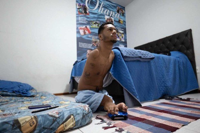 Nos momentos livres, Gabriel se concentra no videogame      