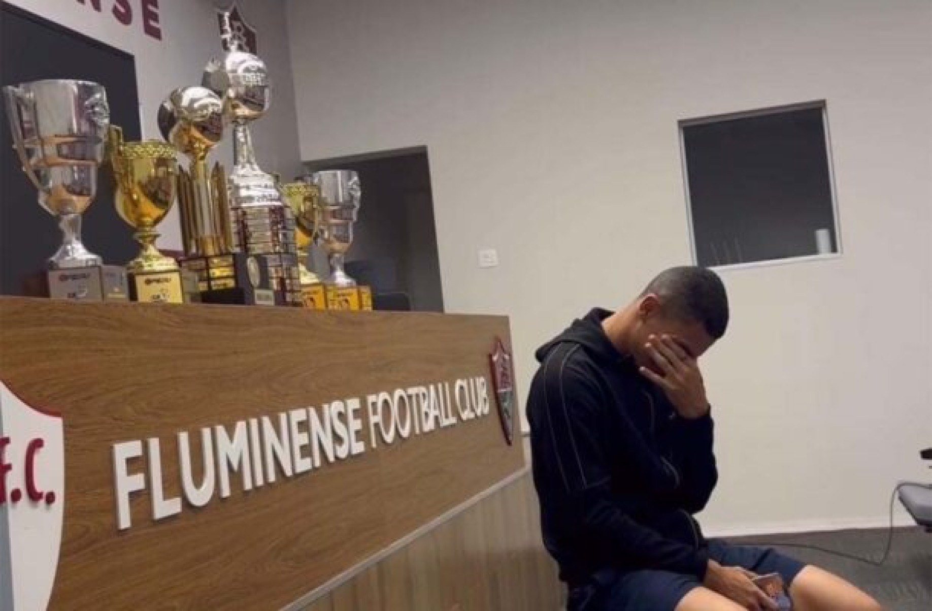 André chora ao se despedir do Fluminense; jogador está de saída -  (crédito: Foto: Reprodução / X)