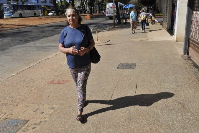 Ana Helena diz que tropeçar em pedras soltas faz parte da rotina 